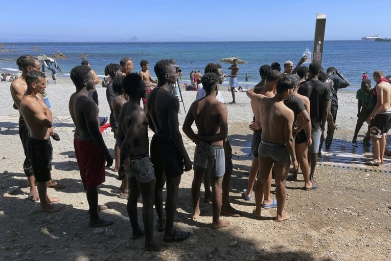 Ceuta traži pomoć Španjolske za preko 1000 maloljetnika koji su bez roditelja